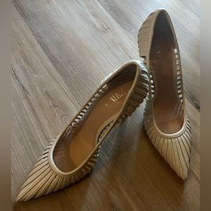 Chic pump from Zara, size 38, ivory color
